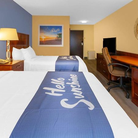 Days Inn By Wyndham Milan Sandusky South Εξωτερικό φωτογραφία