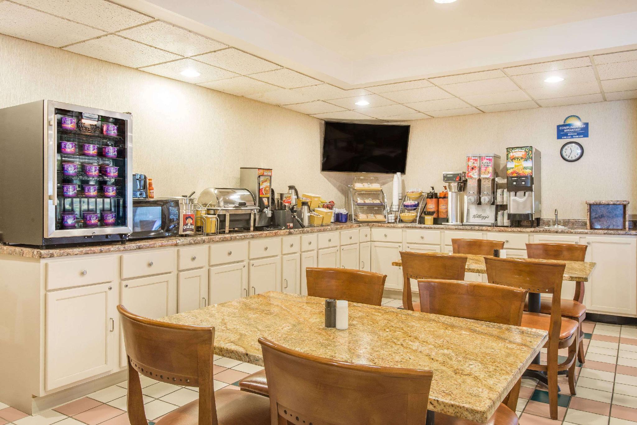 Days Inn By Wyndham Milan Sandusky South Εξωτερικό φωτογραφία