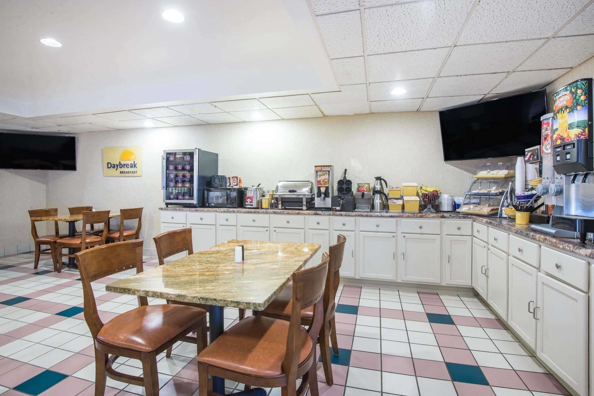 Days Inn By Wyndham Milan Sandusky South Εξωτερικό φωτογραφία