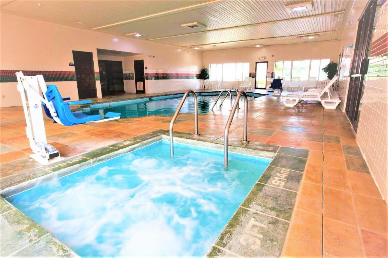 Days Inn By Wyndham Milan Sandusky South Εξωτερικό φωτογραφία
